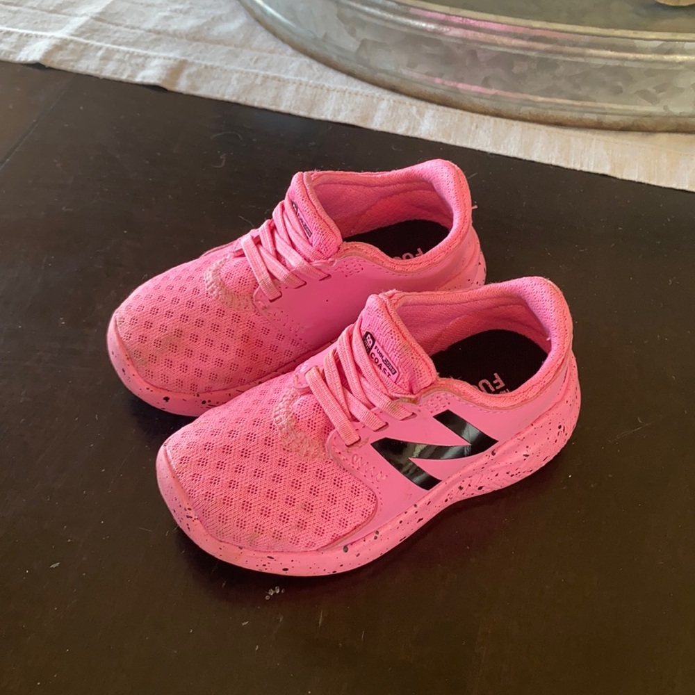 NB pink running shoe